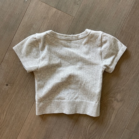 Garage Light Gray Ribbed V-Neck Tee - Picture 2 of 2